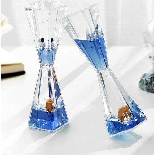 Creative Outer Space Astronauts Time Luminous Hourglass Liquid Quicksand Decorative Small Ornaments Decompression Couple Gift