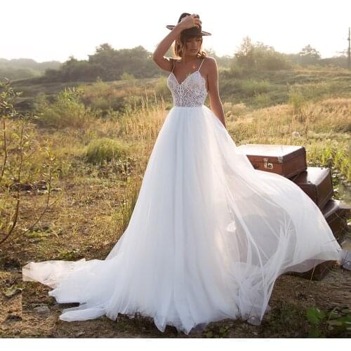 Charming Spaghetti Straps Wedding Dresses 2021 A-Line Lace Appliques Backless Tulle Beach Bridal Gown Sleeveless Sweep Train