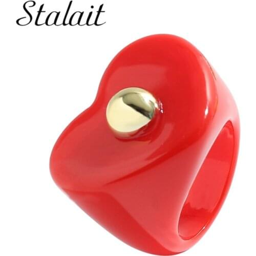 The New Hand Acrylic Rings Color Inlaid Metal Round Beads Love Heart Ring Peach Heart Ring Exquisite Women Lucki Charm Ring