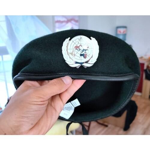 United States US Army Special Forces Group Wool Blackish Green Beret WITH BERET United Nations INSIGNIA Military Hat