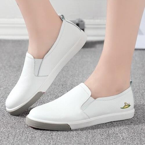 2021 Korean Casual Womens Shoes Soft Leather Shoes Flat Shoes Comfortable Moccasin Shoes Personality Green Leaf White Shoes