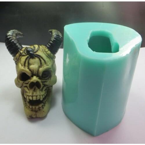 QT0002 Silicone Mold with a spider and a pair of claw Skull Silicone Soap Mould 3d Handmade Candle Mold Food Grade Silicone