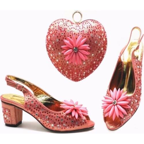 Hot sale pink women pumps match handbag set with rhinestone flower african shoes and heart style bag for party dress X46
