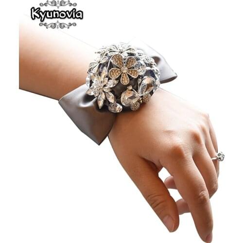 Kyunovia Jewelry