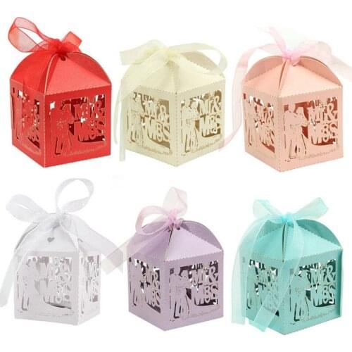 50Pcs/set MR&MRS Laser Cut Gifts Candy Boxes Hollow Carriage Baby Shower Favors Boxes With Ribbon Wedding Party Supplies