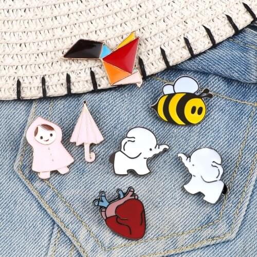 New Cute Animal Enamel Pins Cat Elephant Paper Crane Green Man Bee Brooches Bag Hat Backpack Accessories Lovers jewelry Gifts