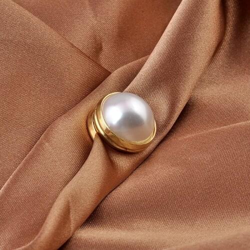 New Pearl Brooch Pins Metal Magnet Pin Silk Scarf Collar Headdress Magnetic Fashion Brooches for Women Clothes Accessories