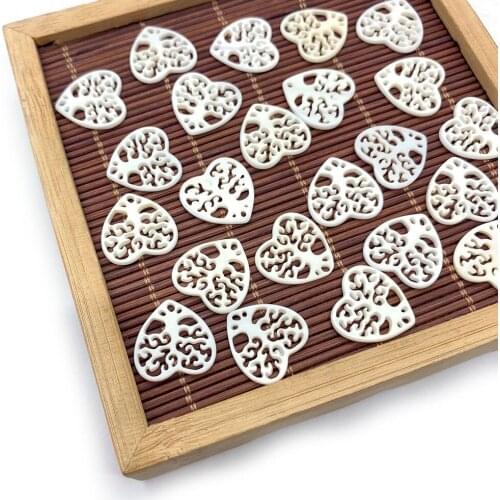 Natural Freshwater Shell White Pendant Love Flake Hollow Fashion Loose Beads Womens Necklace DIY Designer Jewelry Creation