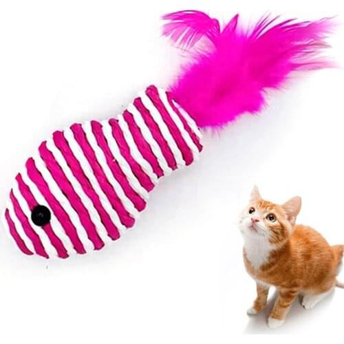 Interactive Kitten Toy Fake Lifelike Feather Fish Shaped Cat Sisal Toy Cat Scratcher Toy Pet Fish Toys Random Color Cat Favor