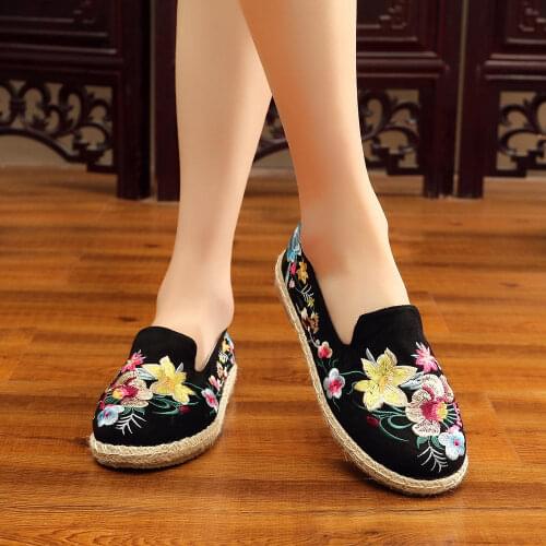 Floral Embroidered Ladies Soft Canvas Espadrilles Loafers Vintage Handmade Women Breathable Casual Cotton Slip-On Shoes Flats