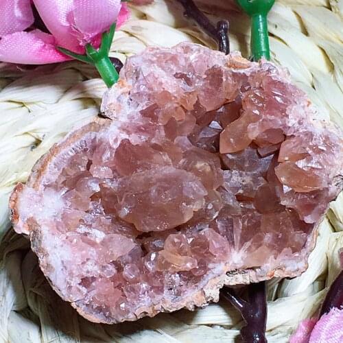 Agate cluster free from