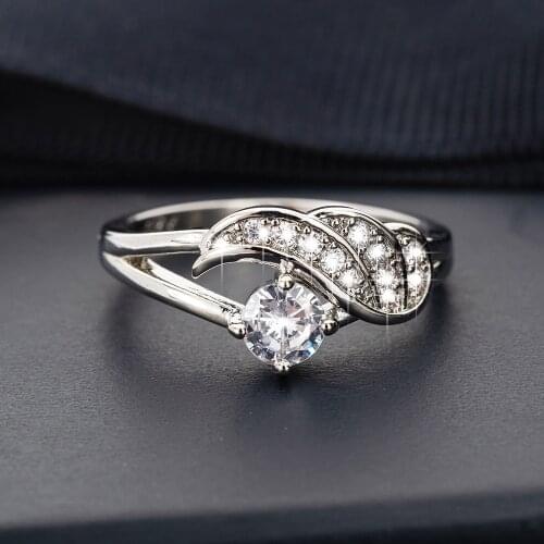 Fashion Female Feather Shape Finger Rings Charm Luxury Cubic Zirconia Wedding Rings For Women AAA White Engagement Jewelry Gifts