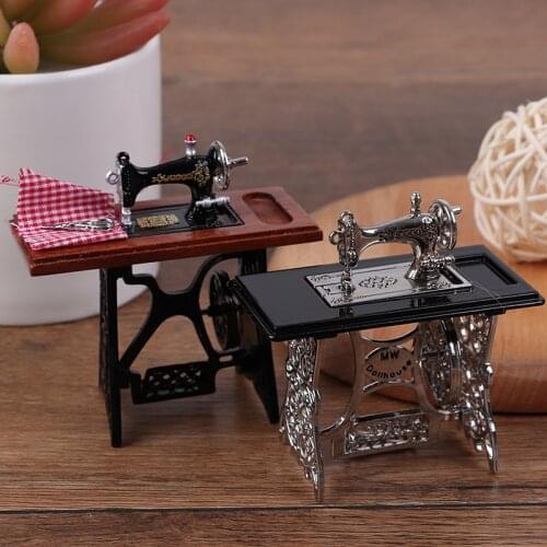 Kids Dollhouse Decor Wooden Sewing Machine with Thread Scissors Accessories for Dolls House Toys for Girls Miniature Furniture
