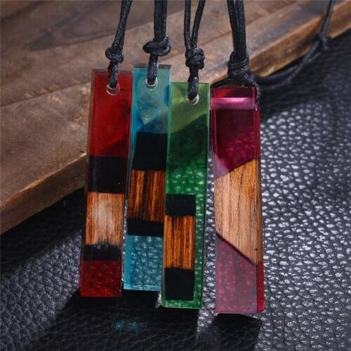 2020 Fashion Hot Sale Mens and Womens Handmade Jewelry Gifts Retro Resin Wood Pendant Long Rope Wood Necklace