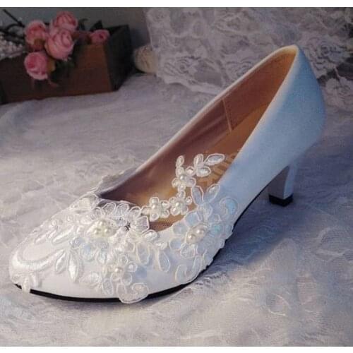 Ivory lace pearls wedding shoes woman fashion new design 2018 classic ivory lace womans bridal weddimg pumps shoes plus sizes