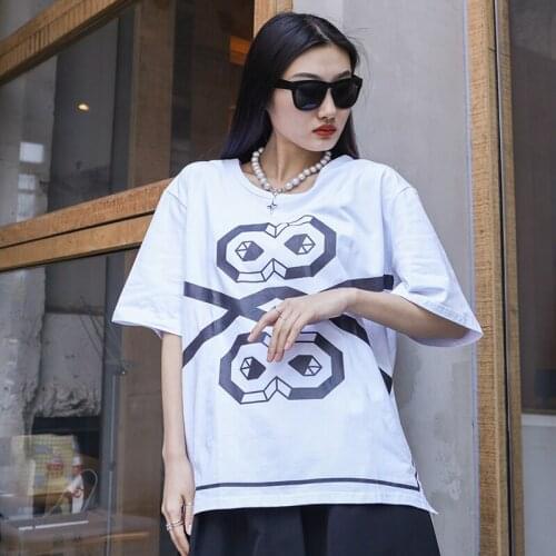 Black white medium length front short back long loose round neck T-shirt backing half sleeve short sleeve large womens top summ