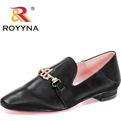 ROYYNA 2020 New Style Flat Shoes Woman Loafers Luxury Brand Metal Buckle Women Boat Shoes Party Wedding Dress Shoes Feminimo
