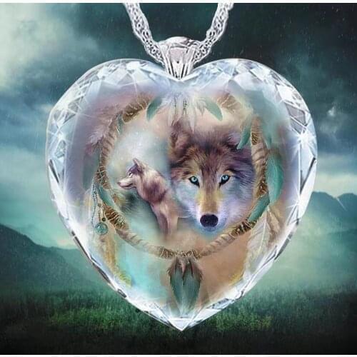 Exquisite Fashion Creative Elegant Crystal Glass Shining Eyeball Woman Necklace Wolf Pattern Pendant Charm Jewelry 2021 Trend