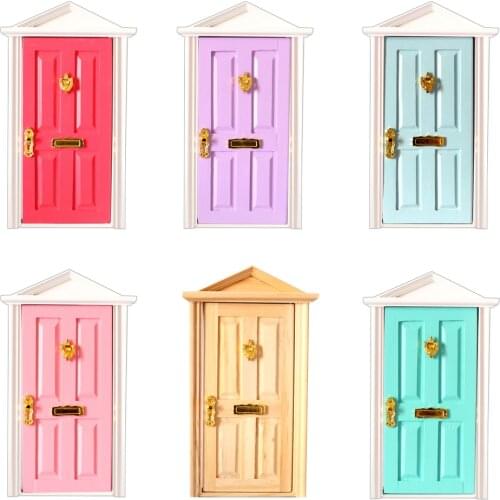 New Arrivals 1:12 Dolls House Miniature Wooden Steepletop Door with Hardware Furniture Toys Dollhouse Decoration Doll Accessory