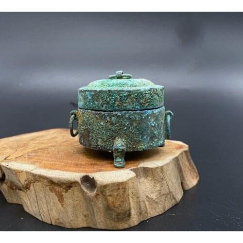 Exquisite antique decoration (bronze tripod stove)