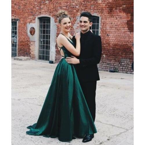 Elegant Long Satin V-Neck Prom Dresses with Pockets A-Line Green Criss Cross Back Court Train Robe De Soiree Formal Party Gown