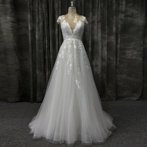 V Neck Wedding Dress Capped Sleeves Vintage Lace Appliques Tulle A Line Bride Gowns Open Back Design