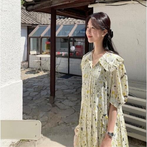 Pleated long dress with sweet floral wood ears