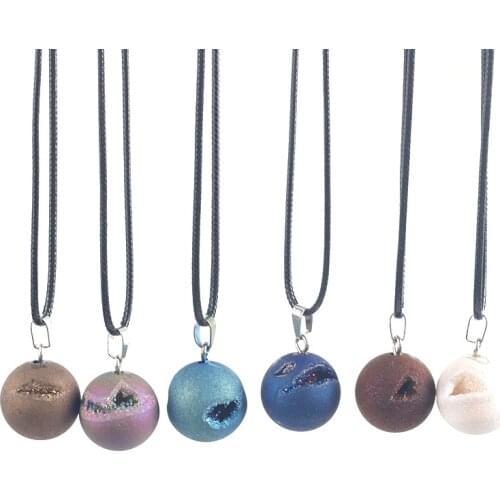 Natural Round Beads Pendant Necklace Metallic Coated Druzy Quartz Crystal Stone Necklace Bohemian Fashion Couple Jewelry Gift