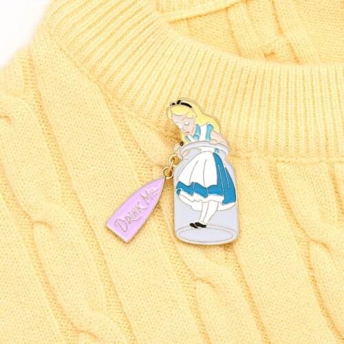 Beach white crane Enamel Pins Custom Ocean Wave Sun Crane Brooches Bag Clothes Lapel Pin Badge Animal Jewelry Gift for Friends