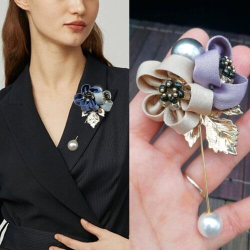 Luxury Ladies Cloth Crystal Pearl Fabric Flower Brooch for Woman Cardigan Shirt Shawl Lapel Pin Coat Badge Jewelry Accessories
