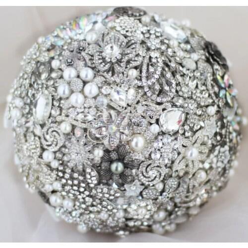 Iffo wedding custom bride diamonds pearl gem hands holding flowers white tricks bouquet fashion atmosphere new personality