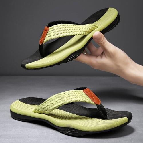 Hot Summer Beach Flip Flops Men Fashion Slipper Black Green Mens Flip-flops Rubber Non-slip Men Massage Slides chanclas hombre