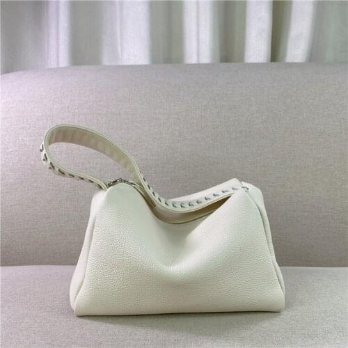 2021 New Niche Design First Layer Cowhide Woven Portable Pillow Bag Shoulder Messenger Armpit Lunch Box Bag