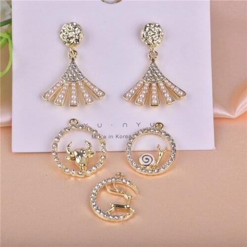 10pcs/pack Pearl Crystal Sector Deer Cow Snails Metal Charms Golden Base Earring Bracelet DIY Jewelry Making