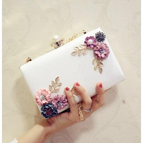 HISUELY 2021 New Vintage Evening Bag Flower Clutch Hand Bag Bride Bag Free Shipping Gold Wedding Purse Female Handbag BG1031