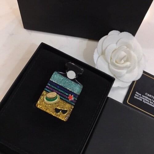 2021 New Hot Brand Unique Perfume Bottles Fashion Party Sweater Jewelry C Name Stamp Vintage Gold Ocean Design Acrylic