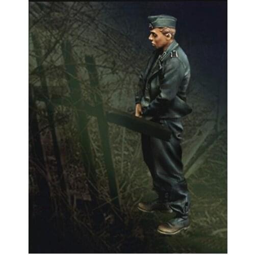 1/35 Resin Model Building Kit Figure Model member on the roadside