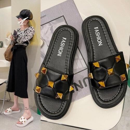 Womens Slippers 2021 Summer New Platform Muffin Online Influencer Fashion Rivet Outer Wear Height Increasing Slippers