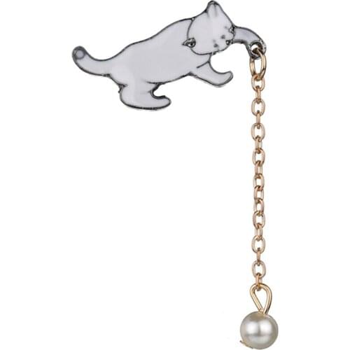 2018 New Arrival Alloy Cute Little White Imitation Pearl Cat Catching Ball Brooch Pins Chic Fashion Jewelry Women Accessories