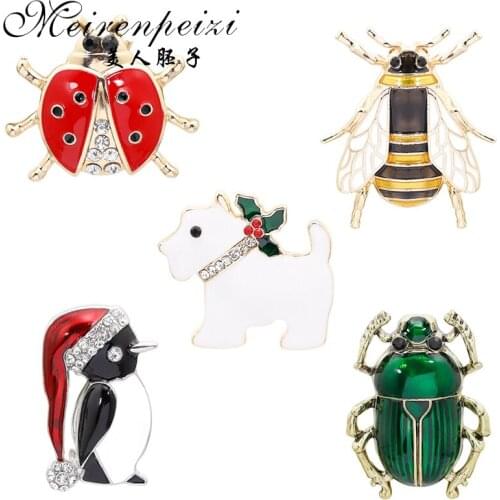 Meirenpeizi Christmas pin Christmas tree bells penguins snowmen Santa Claus decorated with different colored rhinestone brooch