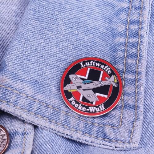 Focke Wulf Jagdflugzeug Luftwaffe Flugzeug farbig Militär Pin Button Badge
