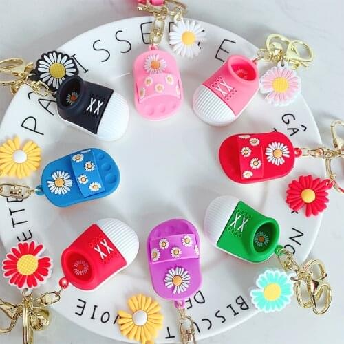 New Creative Daisy Shoes Keychains Cute Flower Shoe Car Key Chain Lovely Girl Bag Pendant Keyring Lovers Holiday Gifts