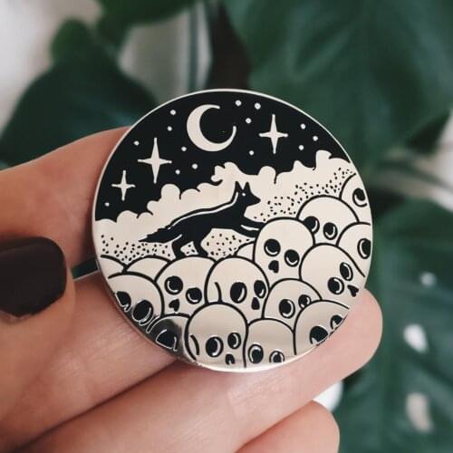 Night Fox Skull Hard Enamel Pin Moon Crescent Halloween Lapel Pins Fashion Medal Brooch Jewelry Accessories Unique Gift