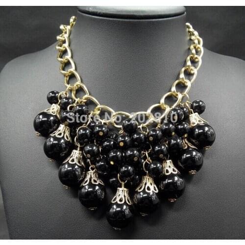 2020 winter new model Chunky big pearl pendants necklace statement gold chains necklace vintage sweater necklace for women