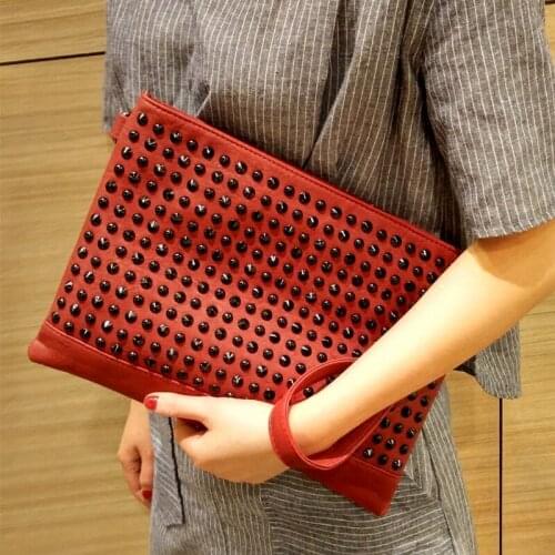 DOYUTIG New Arrial Women Rivet Envelope Clutch Bags Lady PU Leather Evening Bags Female Wedding Purse Fashion Day Clutches A234