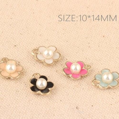 Wholesale Pearl Core Flower Charms Gold Tone Plated Enamel Alloy Floral Pendant Charm Craft Oil Drop Bracelet Charm Pendants