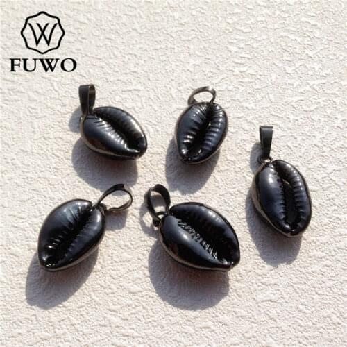 FUWO Natural Cowrie Shell Pendant Black Gun Plated Slice Conch Charm Pendants Handmade Jewelry Supplies Wholesale PD521