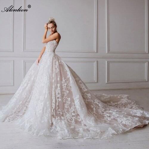 Alonlivn Gorgeous Design Wedding Dresses with Sheer Sweetheart Full Lace Appliques Embroidery Ball Gown Skirts Chapel Train