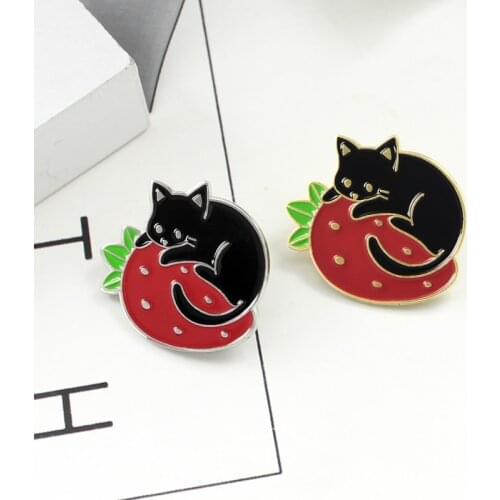Strawberry Black Cat Brooch Fruit Lazy Kitten Enamel Pin Denim Hat Cute Animal Badge Symbol Men and Women Childrens Gifts