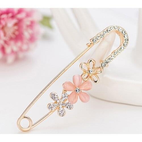 Flower Pendant Pins Crystal Rhinestone Brooch for Women Cardigan Scarf Buckle Clips Hat Clothes Simple Lapel Pin Accessories